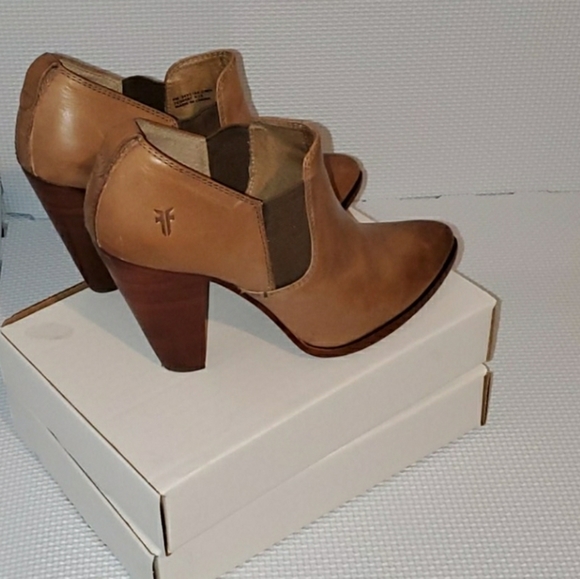 The Frye Company Taupe shootie sz 8 no box - Picture 1 of 4